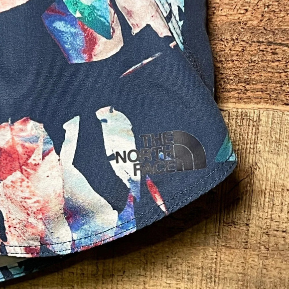 🌻 The North Face Class V Shorts in Blue Wing Teal Leaf Print Women’s size Large - Picture 3 of 9